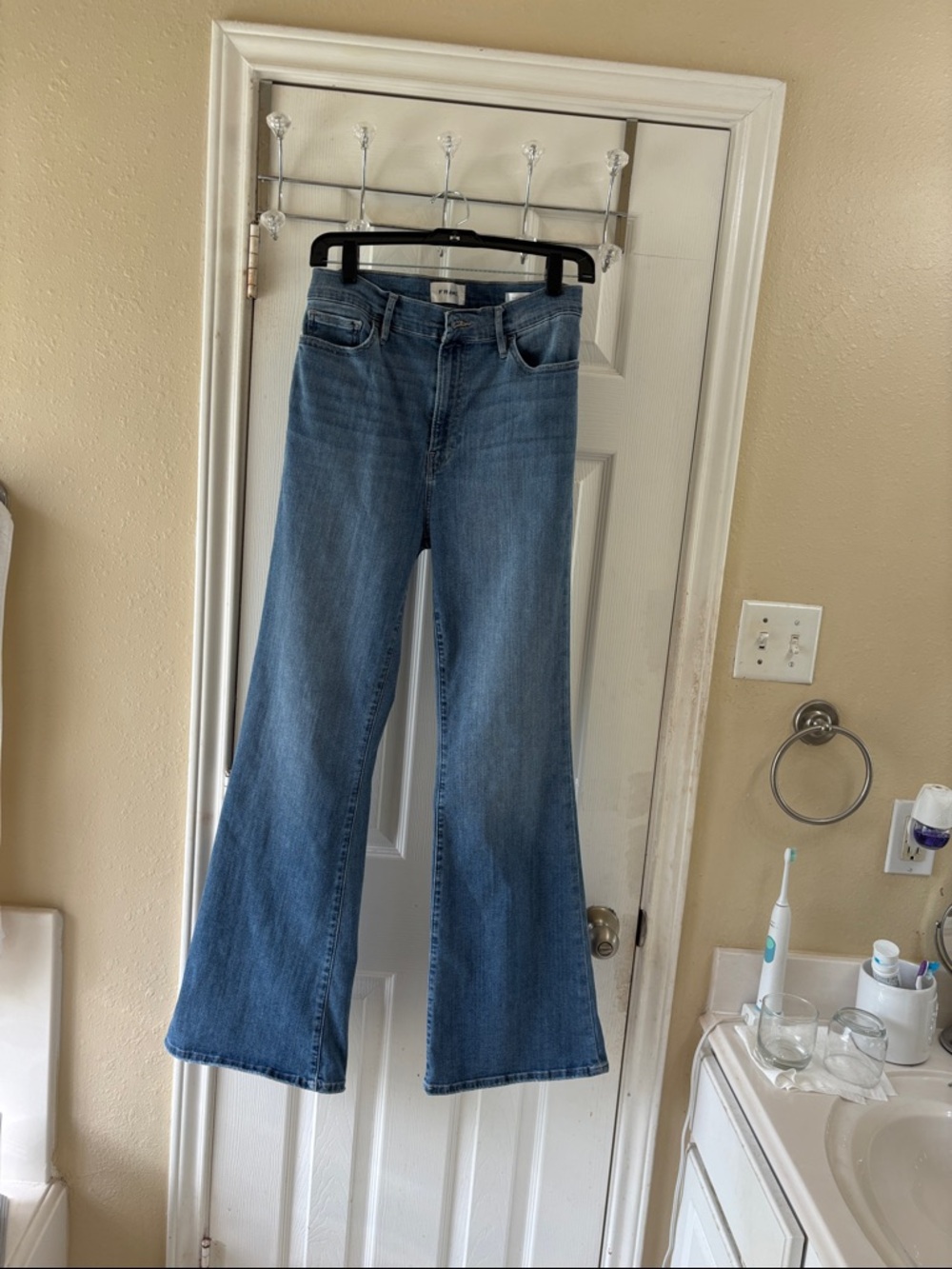 FRAME Denim Le Easy Flare Jeans (Anastasia) - Light Blue. NWOT
